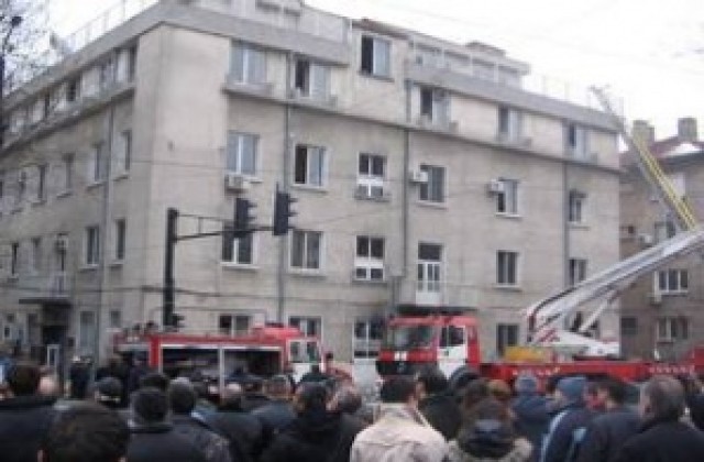 Спиртосани пиромани подпалиха жилище