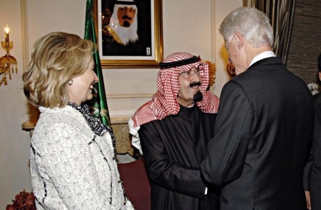 Клинтън иска помощ от арабските страни за санкциониране на Иран