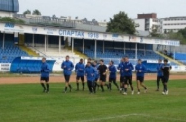 Спартак 1918 взема Николай Радомиров, освободи Драголов