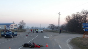Възрастен мотоциклетист почина на път за болницата