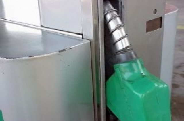 Данъчните запечатаха 8 бензиностанции в Добрич