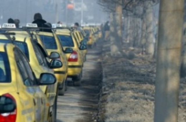 Проверяват такситата във Варна заради по-ниските цени