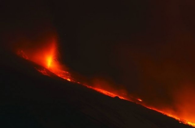 Вулканът Етна отново се активизира