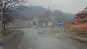 Продължава работата по злополучната шахта на ул Ел Багряна
