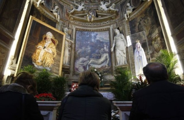 Mонахиня била чудотворно излекувана, след като се молила на Йоан-Павел II