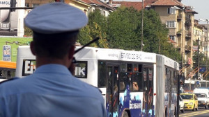 Издирват неизвестен взривил камерата на КАТ на Орлов мост