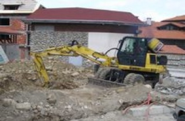 ДНСК бута 59 незаконни постройки в Дупница и Сапарева баня