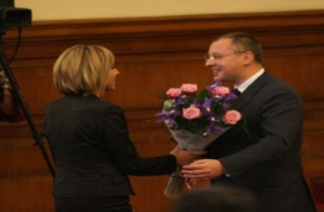 Мая Манолова в Националния предизборен център на БСП