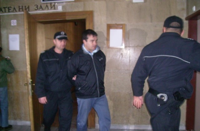 Тони Точев, намушкал футболиста Иво Максимов, иска да излезе от ареста