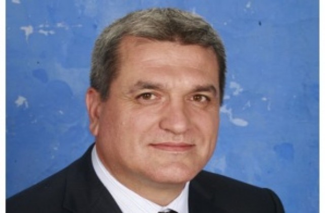 Нов лидер ще спаси ДПС от изолация, смята Касим Дал