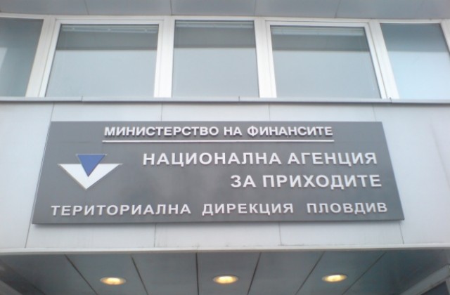Данъчните задължават наемателите да внасят авансовия данък върху доходите на хазяите им