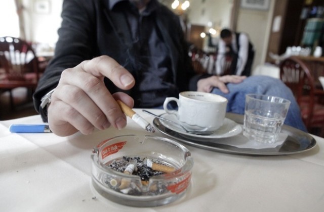Спад в оборота и отлив на клиенти отчитат заведения, въвели пълна забрана на пушенето