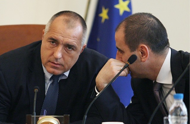 Кабинетът „Борисов не работи под диктат, категоричен е Цветанов