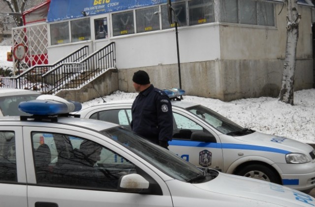 Задържаха в Гърция мъжа, намушкал полицай в село Градница