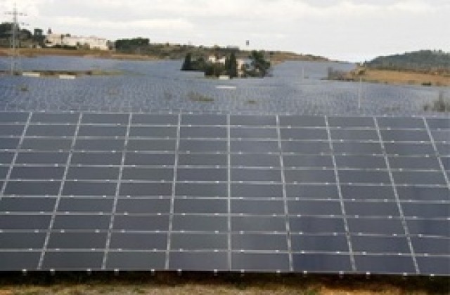 Тошиба иска да строи огромна слънчева електроцентрала в Ямбол