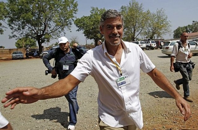 Джордж Клуни се зарази с малария в Судан