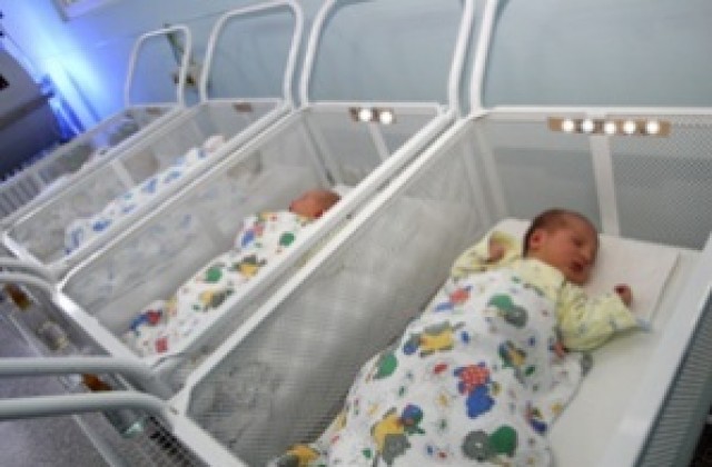 Две бебета проплакаха на Бабинден във Велико Търново