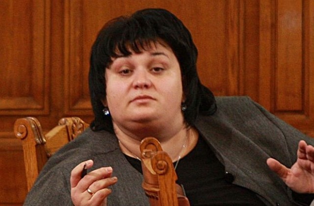 Фидосова: От Янев можем да видим всякакви фокуси, сглобки, евтини номерца