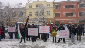 Протест срещу новия заем
