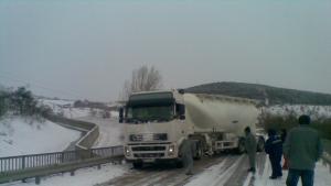 ТИР се обърна въведен е обходен маршрут