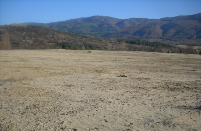 Жители на кюстендилски села искат с подписка хвостохранилище да спре да трови земята им