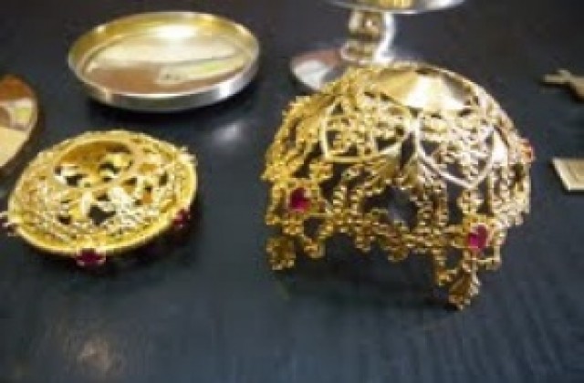 Задържаха двама мъже, ограбили църква