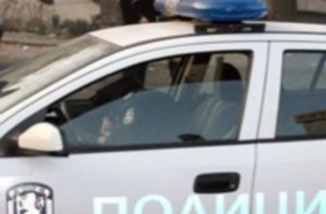 Опел помете Лада, блъскат се в дърво