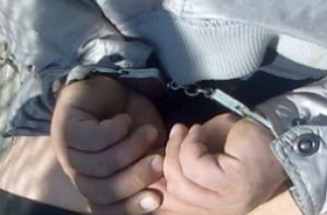 Задържаха 14 души за трафик на бебета в Гърция