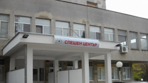 Спипаха вандал потрошил входа на Спешния център