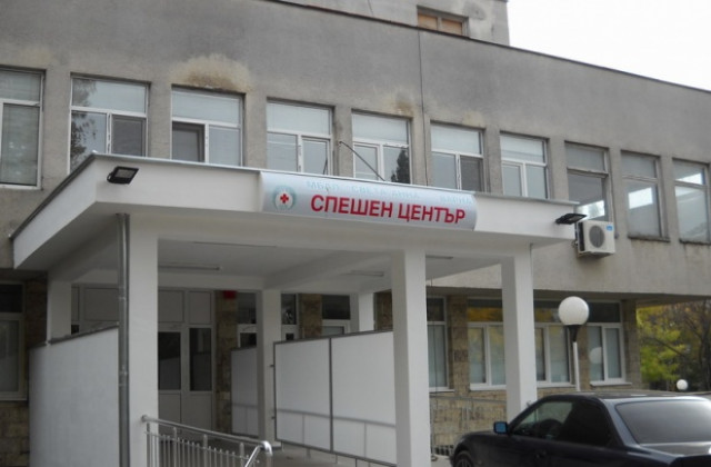 Спипаха вандал, потрошил входа на Спешния център