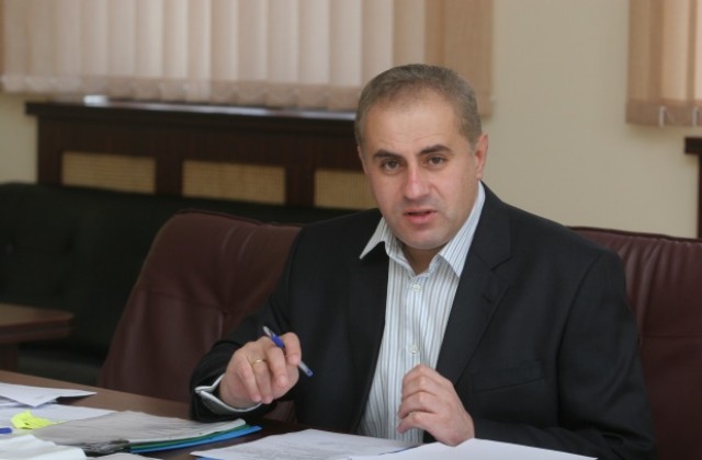 Кметът Паунов предлага референдум за Здравния център