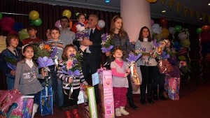Кметът на Разград стана кръстник на три деца на празника