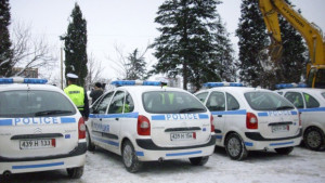 Двама души пострадаха при взрив на столичен гараж