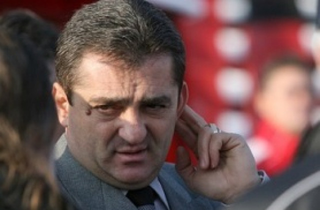 Гигов: Привличаме Джонсън и Юсуф