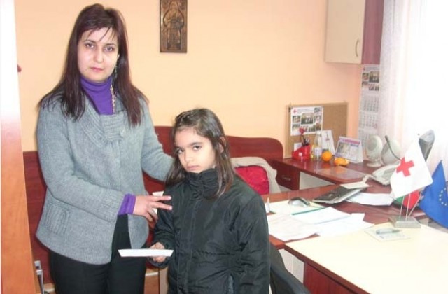 Пострадало от ПТП дете получи пари от БЧК