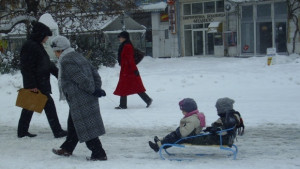 Остава облачно