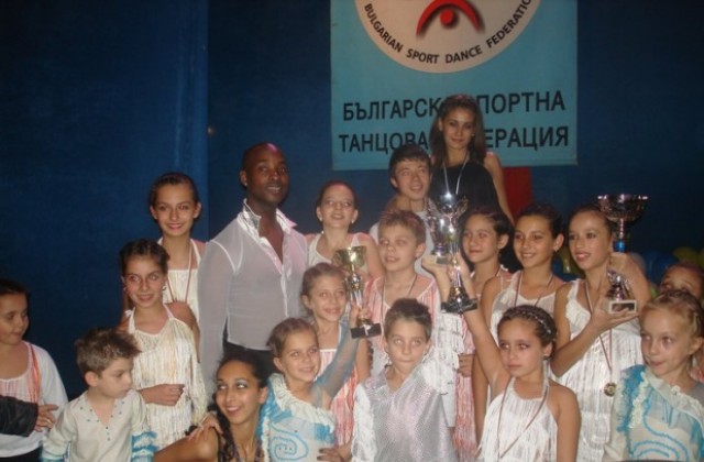 Танцова школа ЗОКИ с голямата награда на Федерацията