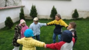 Помалко осиновени деца през 2010 г