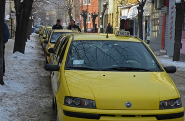 Строги санкции за нелегалните таксита иска Община Горна Оряховица