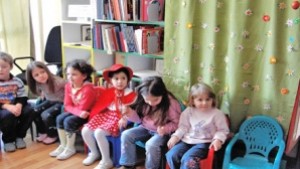 Дариха малинов сок на детските ясли