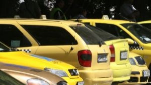 Мъж заплаши таксиджия с газов пистолет открадна му 12 лева