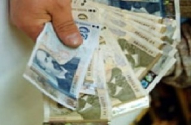 Спипаха измамник, докато получавал 4000 лева