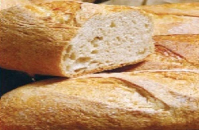 Цената на брашното скочи, хлебопроизводителите искат БДС за хляба