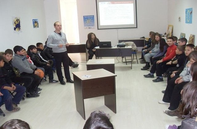 Отраженията на интернет върху младите дискутираха в Хаджидимово