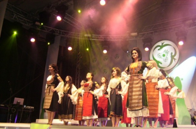 18 момичета на кастинга за Девойка Кюстендилска пролет 2011 г.