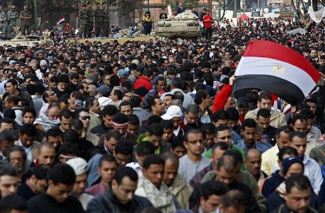 Мубарак е напуснал Кайро
