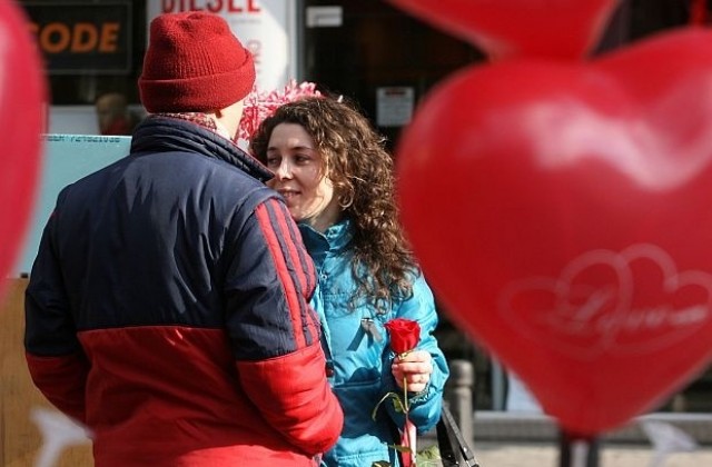 Доброволци на червен кръст ще раздават Валентинки на 14 февруари