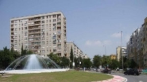 Пиян потроши метални решетки и осветителен стълб