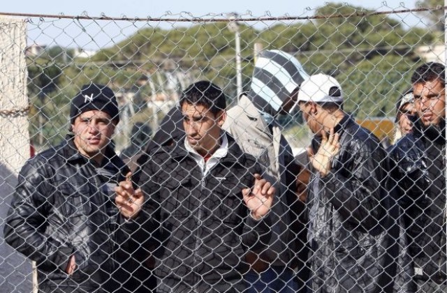 Италия праща полицаи в Тунис в страх от нелегални имигранти