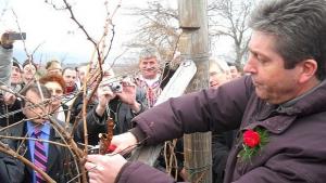 Първанов Правителството не е способно да се справи с кризата